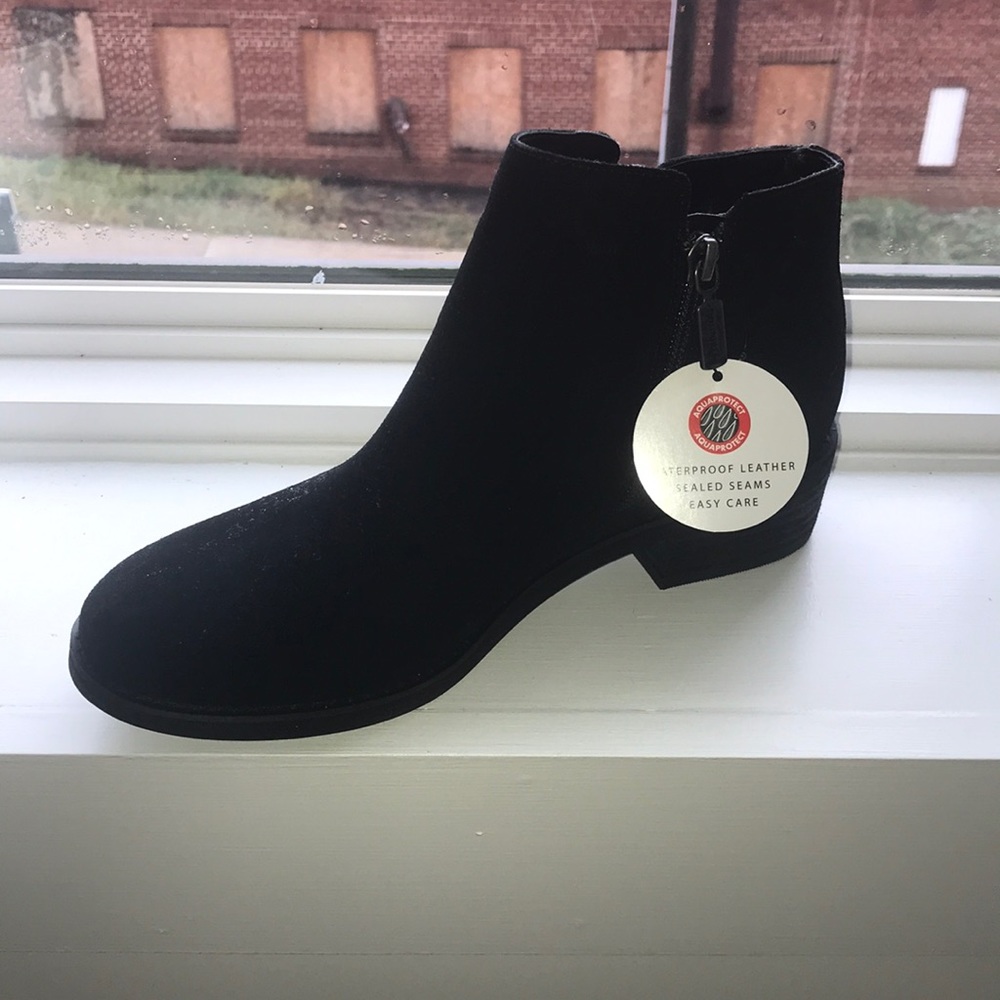 BLONDO Liam low black booties